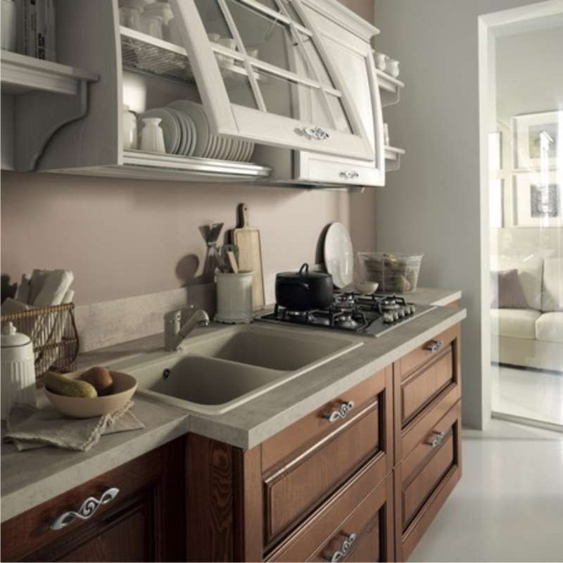 cucina di gusto classico con vasistas