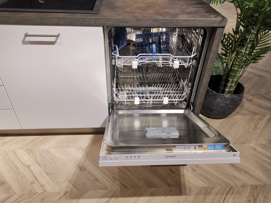 Cucina Stosa lineare da 330 cm in sconto 8 promozione inclusa elettrodomestici