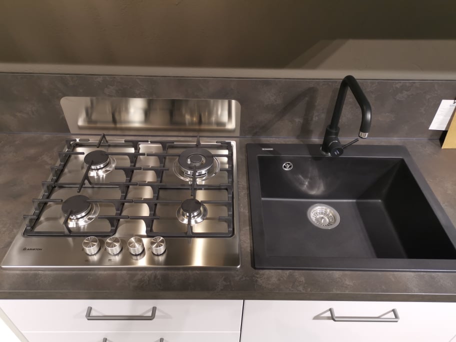 Cucina Stosa lineare da 330 cm in sconto 11 piano di lavoro